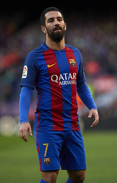 Arda Turan: Si Playmaker Kaya Gaya yang Gak Pernah Nyatu di Barcelona